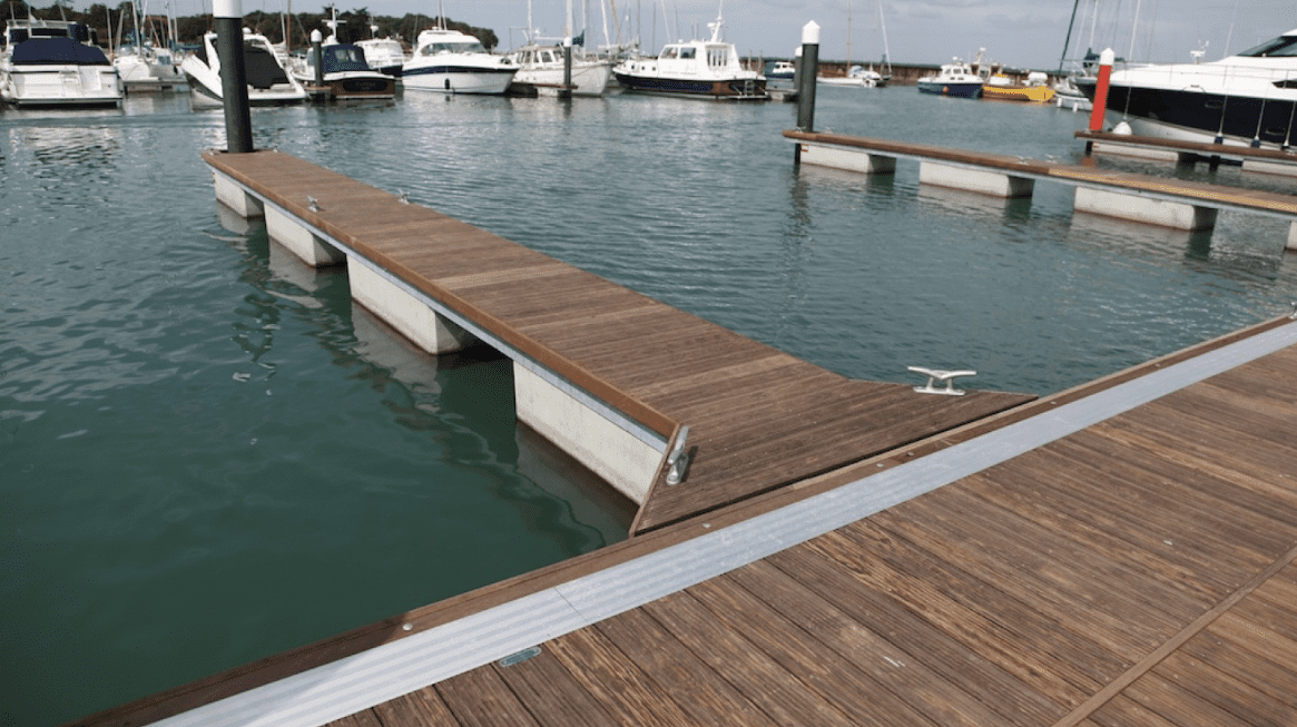 4 Things to Consider When Building a Lakeside Dock