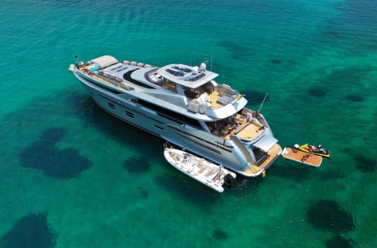 how much does private yacht charter cost