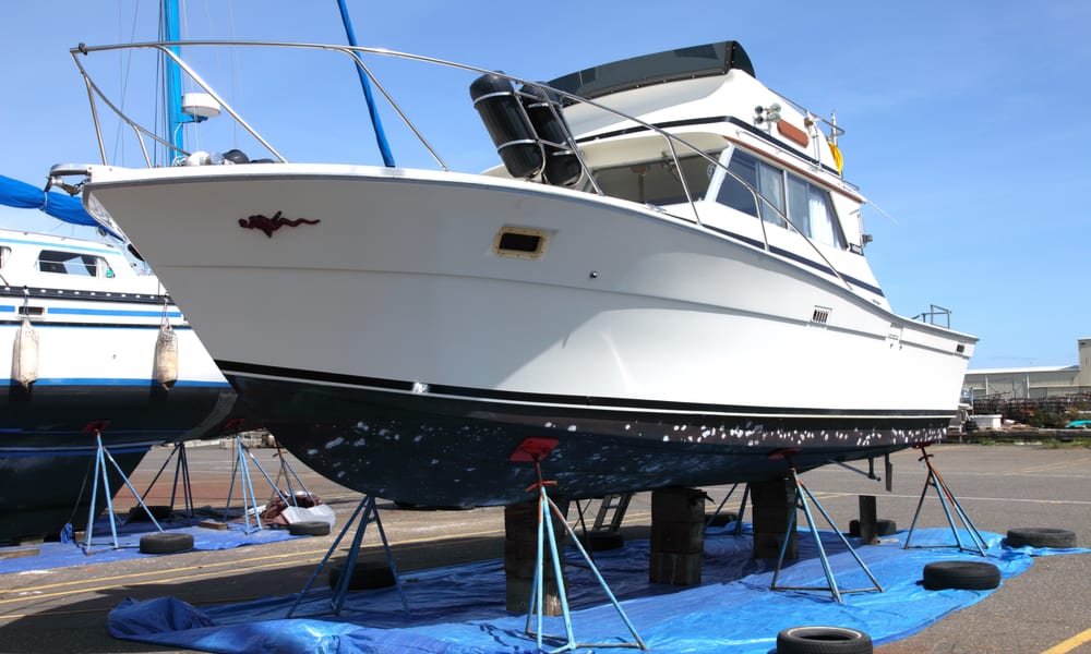 12 Steps to Repair Fiberglass Boat Hull From The Outside